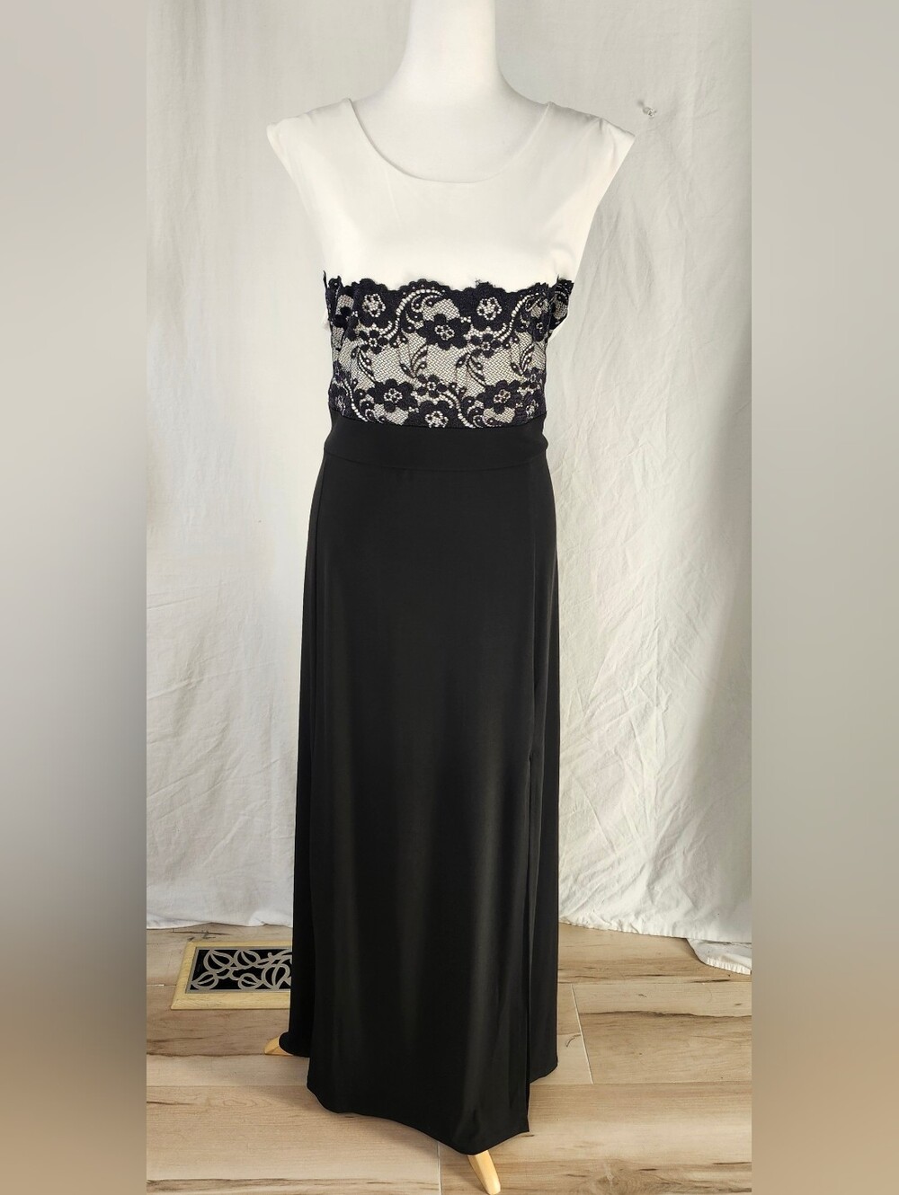 Enfocus  Black and White Lace-Accent Evening Dress